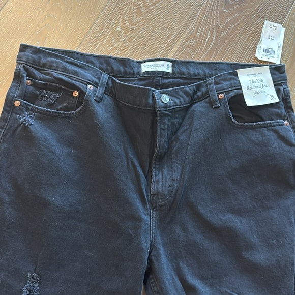 NWT Abercrombie & Fitch 90s high rise relaxed Jean womens 35/20’s distressed - Picture 3 of 12